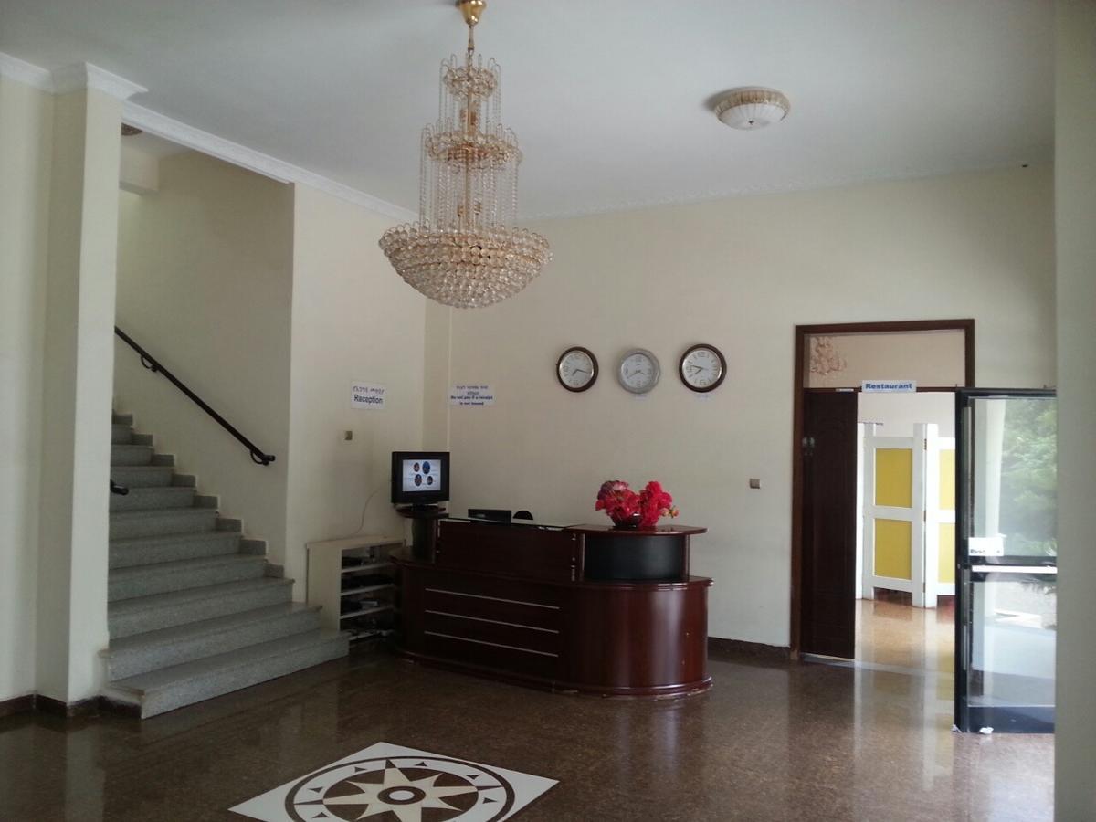 Kino Hotel Gonder ภายนอก รูปภาพ